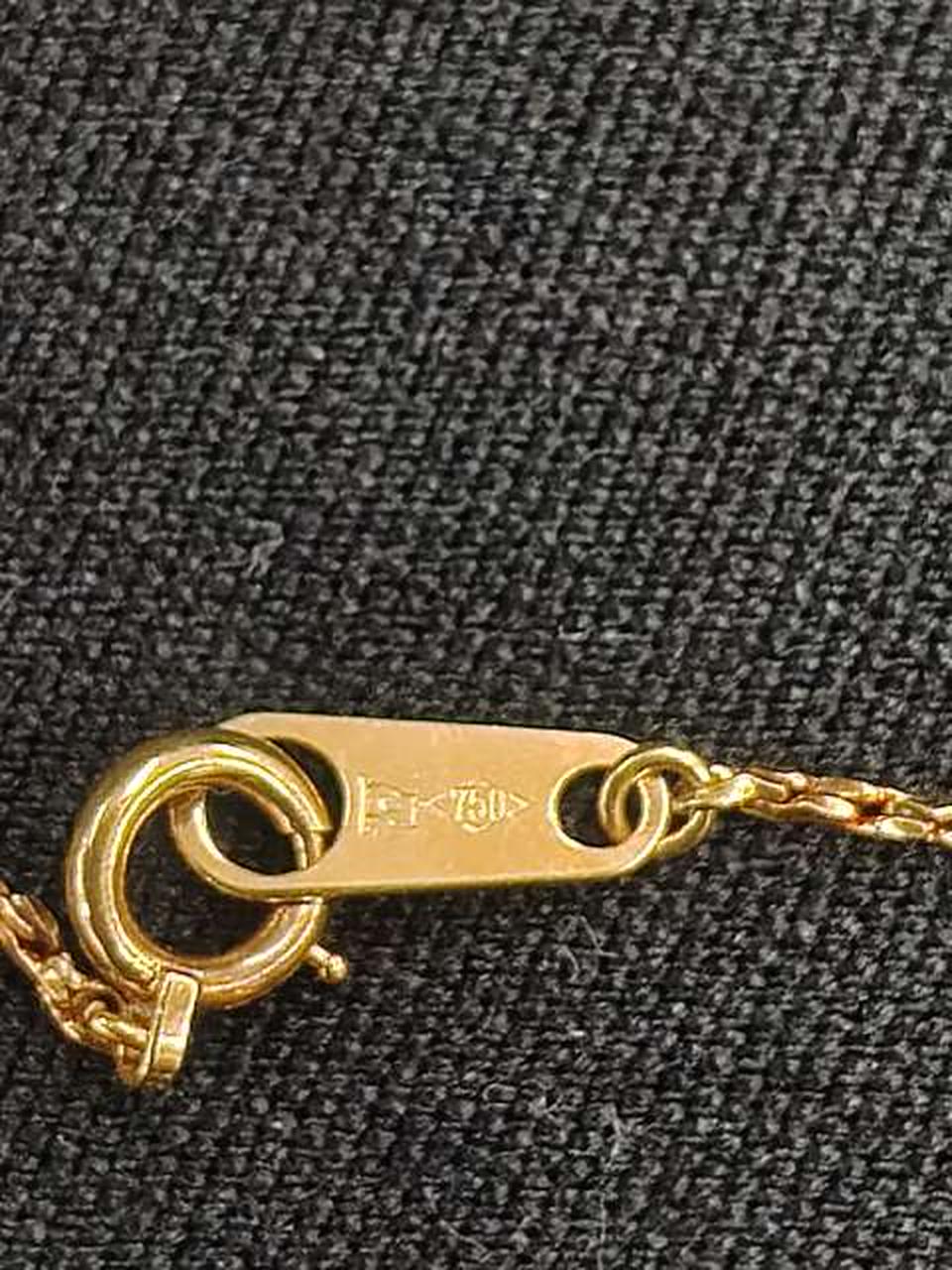 750の刻印とホ－ルマ－クが有ります