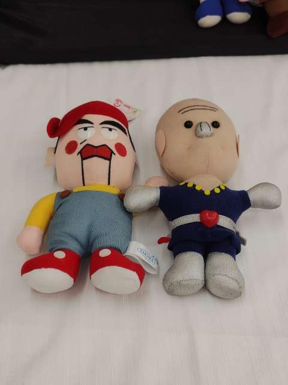 左：何太郎くん　右：ｵｼﾞﾝｶﾞｰZ