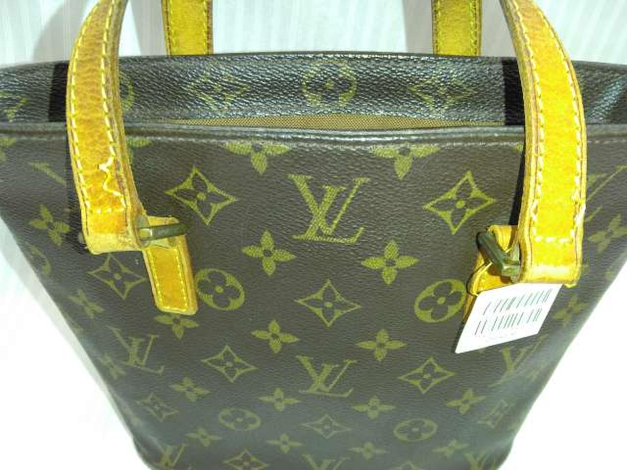 表側の紐がほどけています