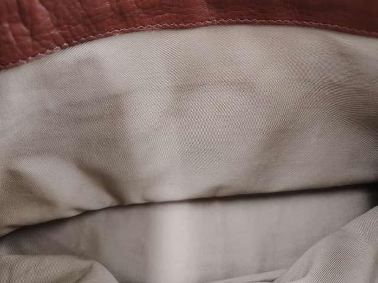 線を引いたような汚れあり