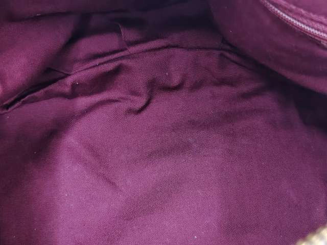 内側の底にシミがあります