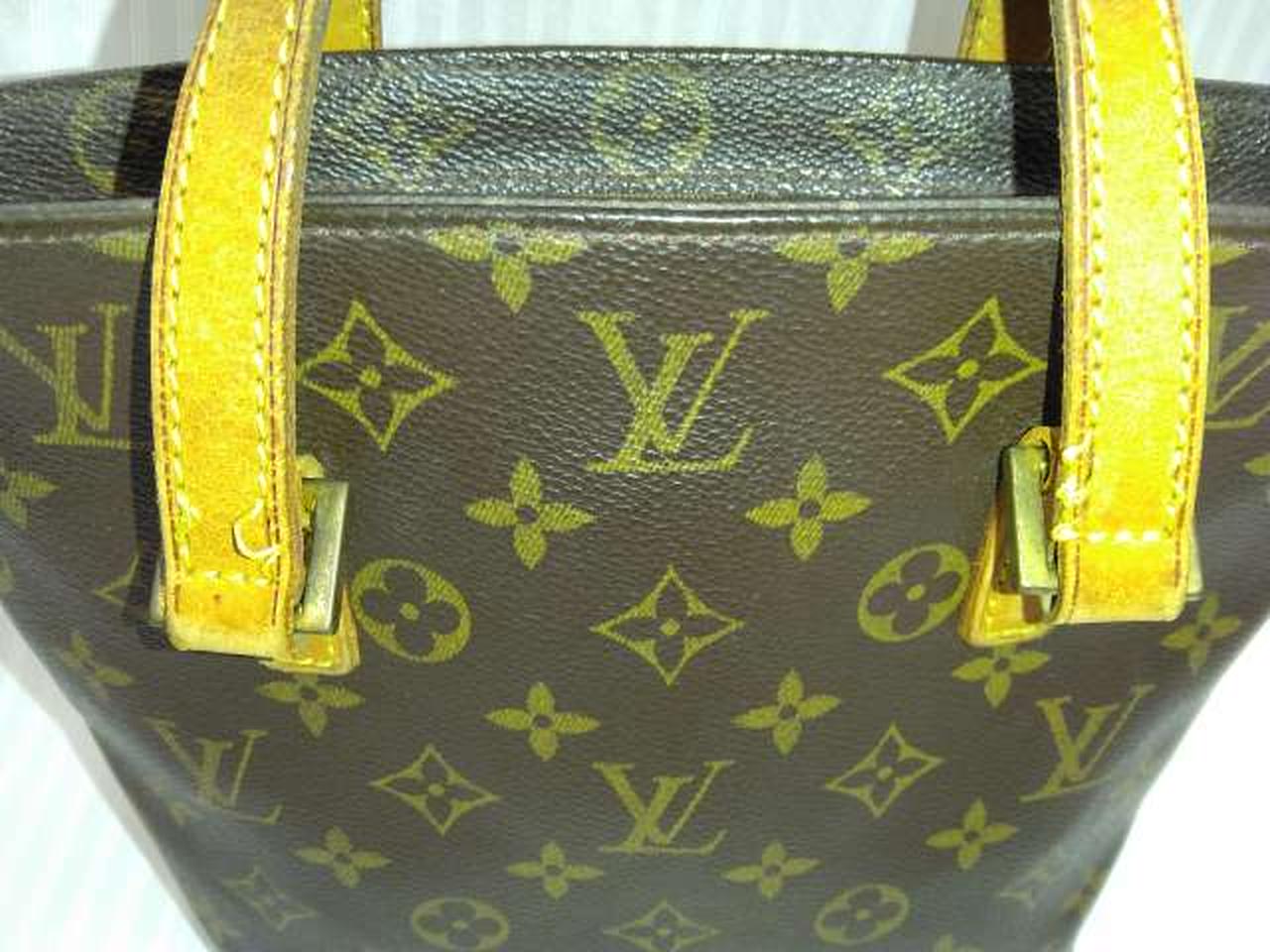 裏側の紐がほどけています