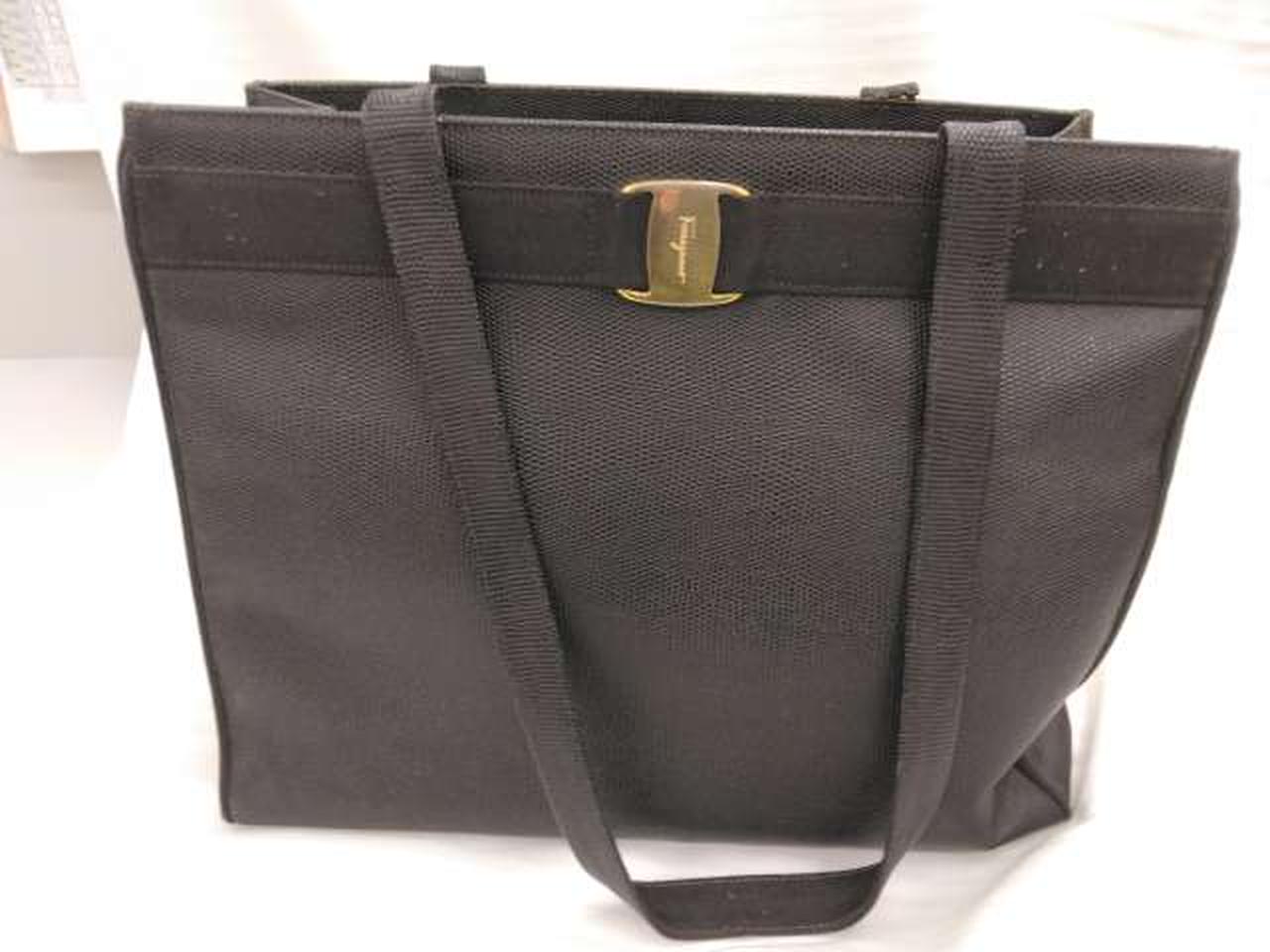 向かって右側下部。型崩れしています