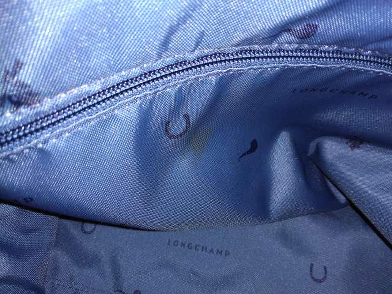 蹄鉄の模様の下にシミあり「