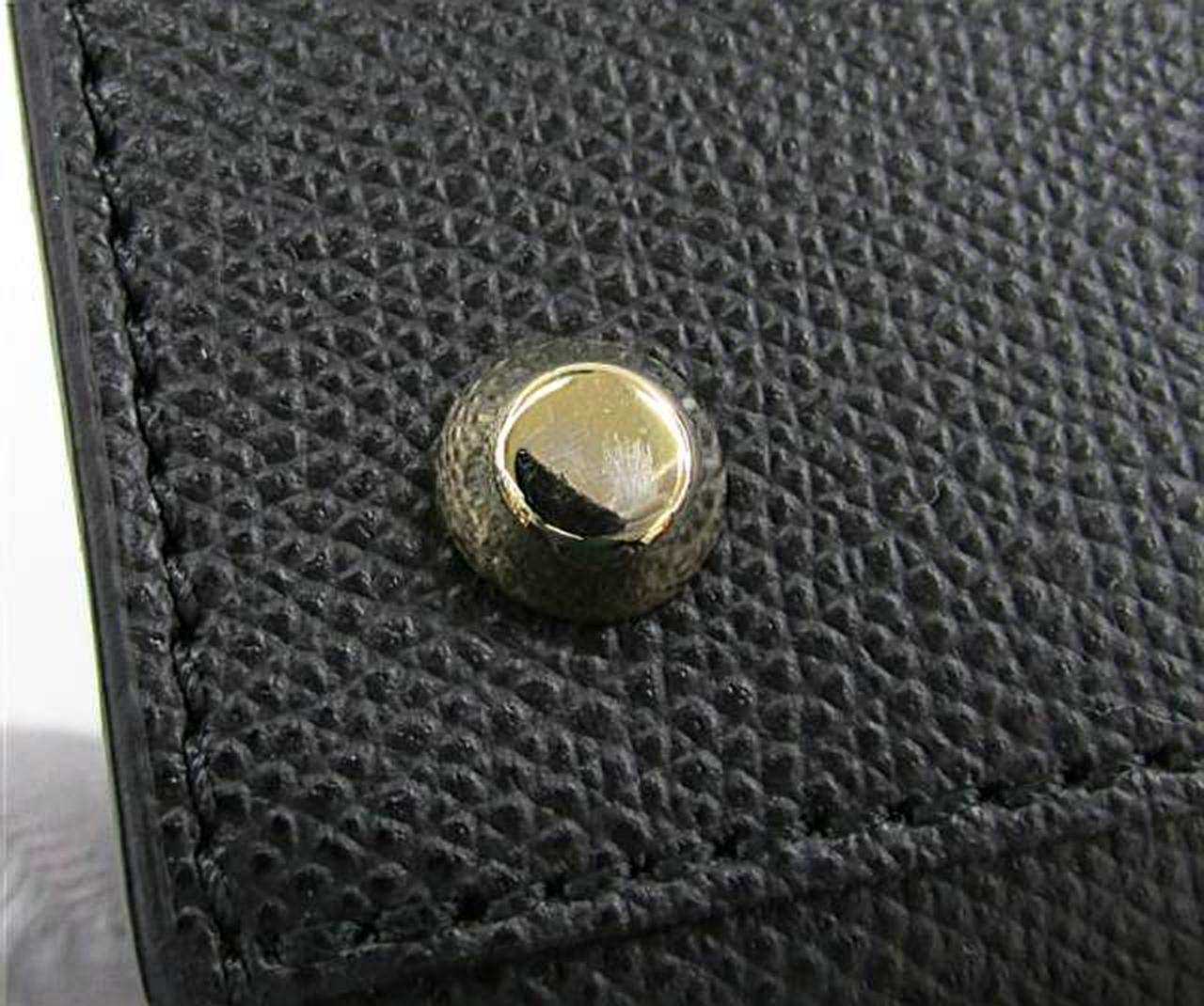 底鋲傷、色剥がれ