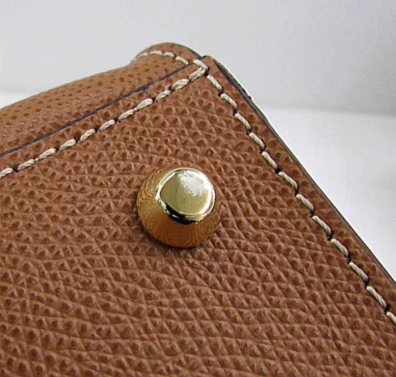 底鋲傷、色の剥がれ