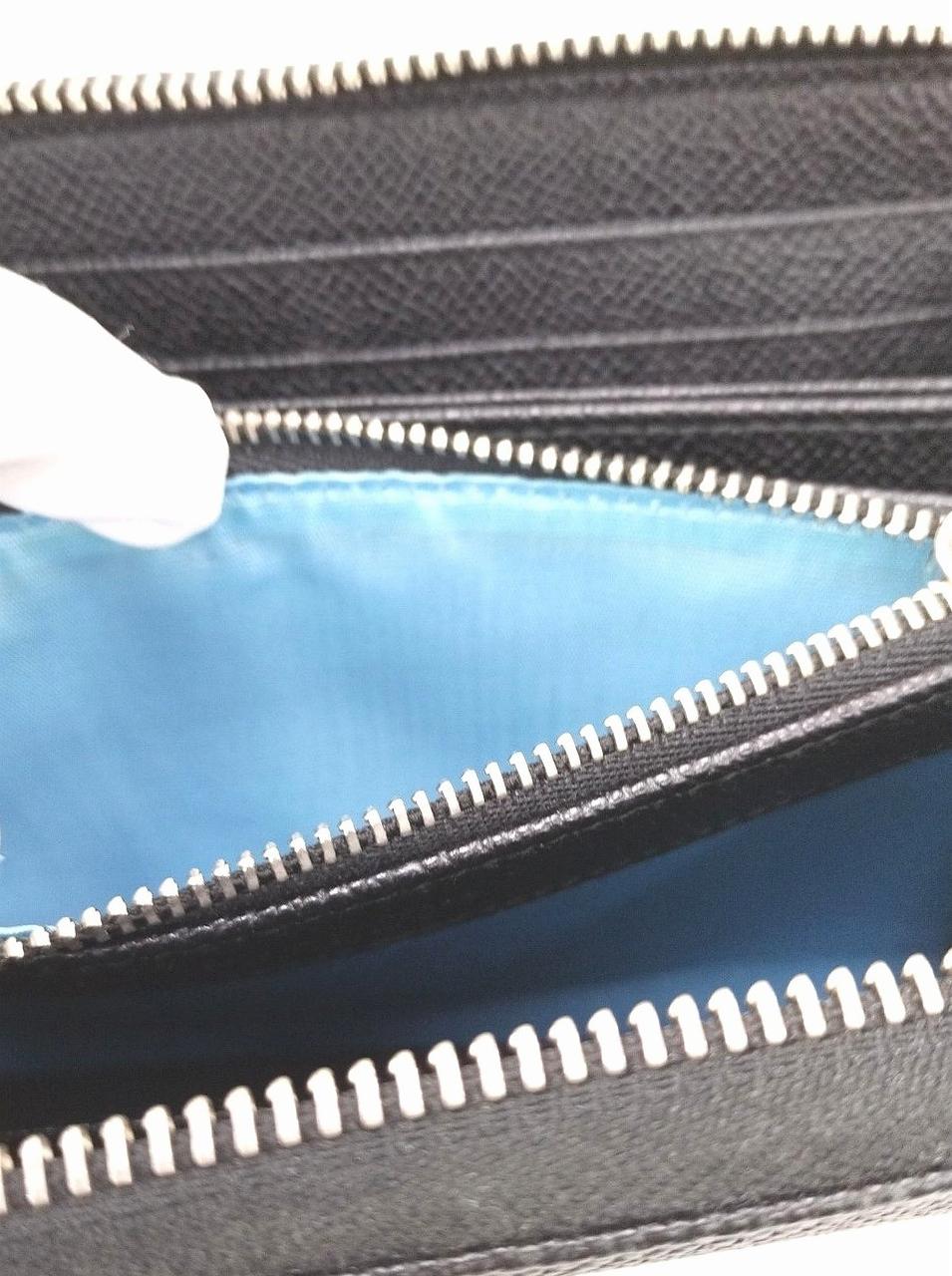 小銭入れ　内側　横線汚れあり