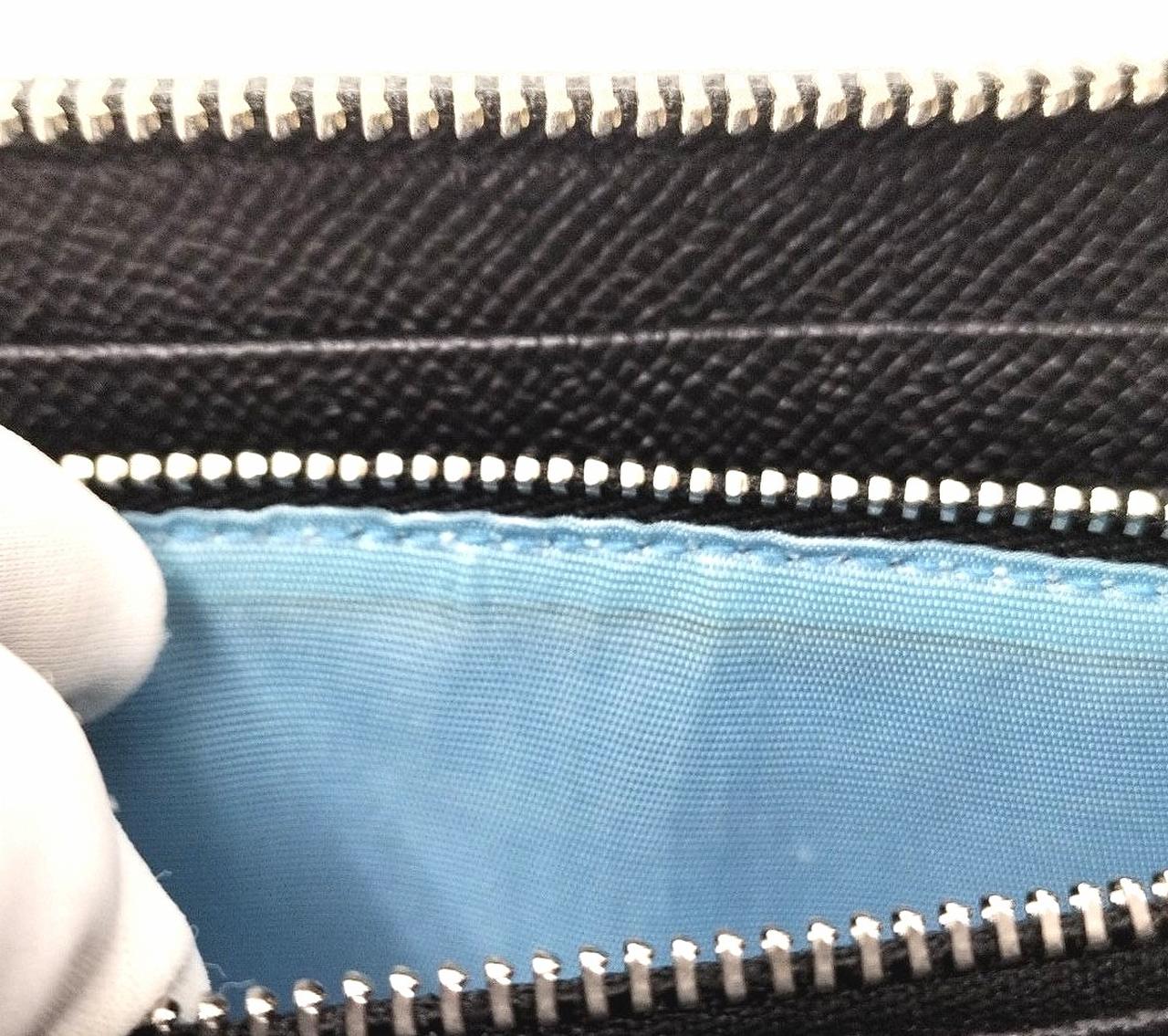 小銭入れ　反対側　横線汚れあり