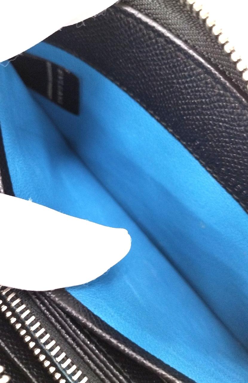 反対側ポケット　ベタつきあり