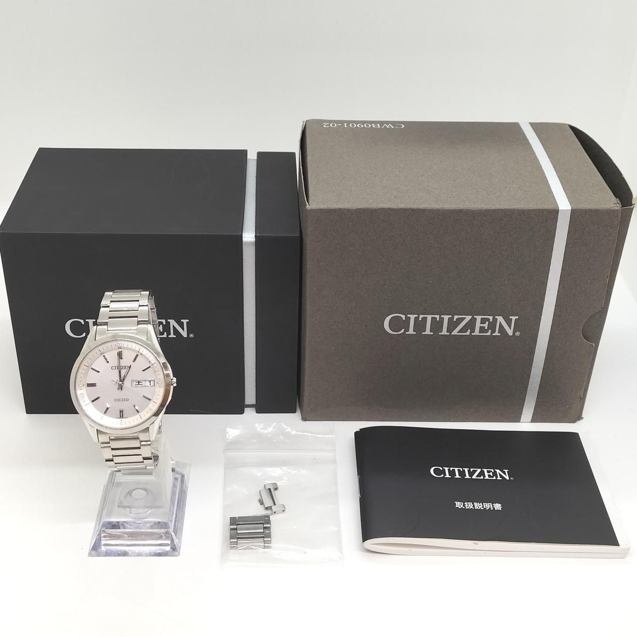 ケース、箱、取扱説明書付いてます。