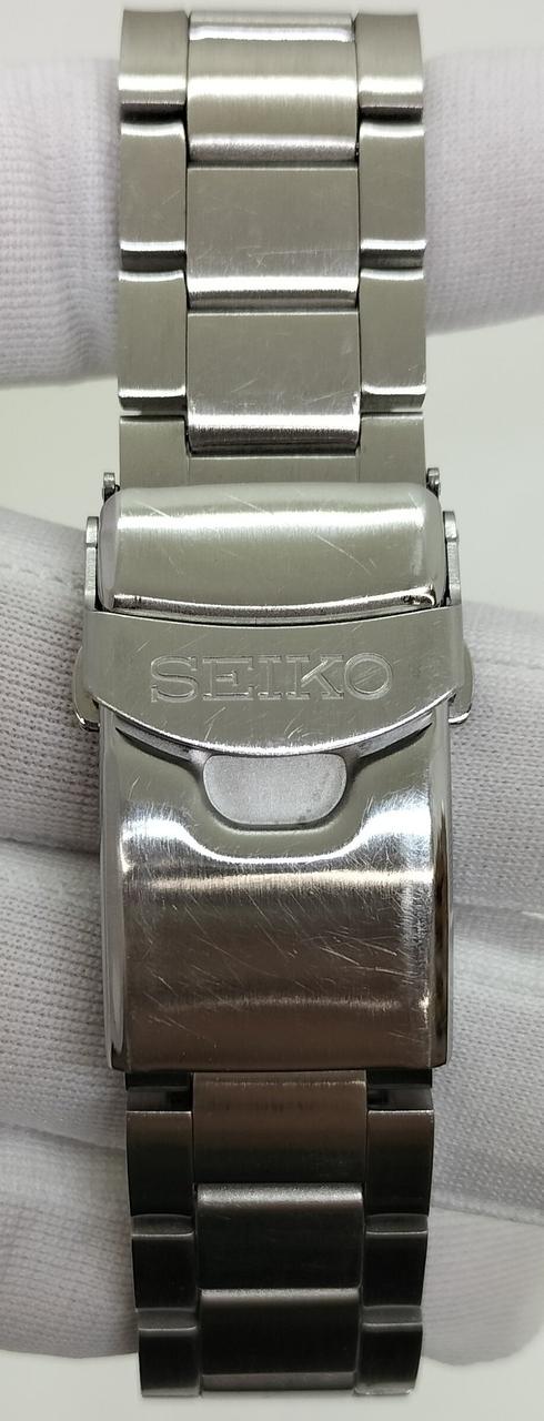 ベルト部分キズあります。