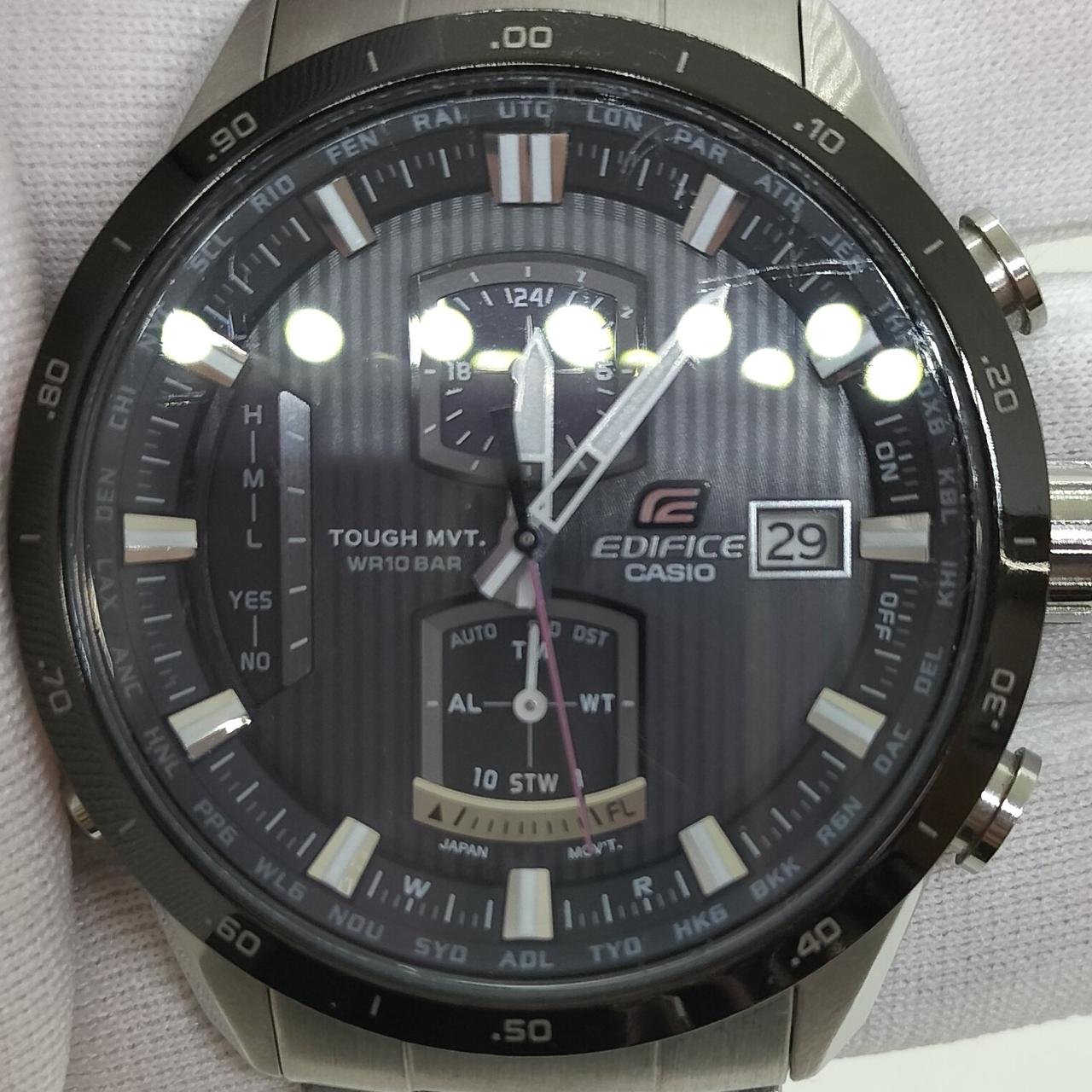 ガラス部分に傷あります。