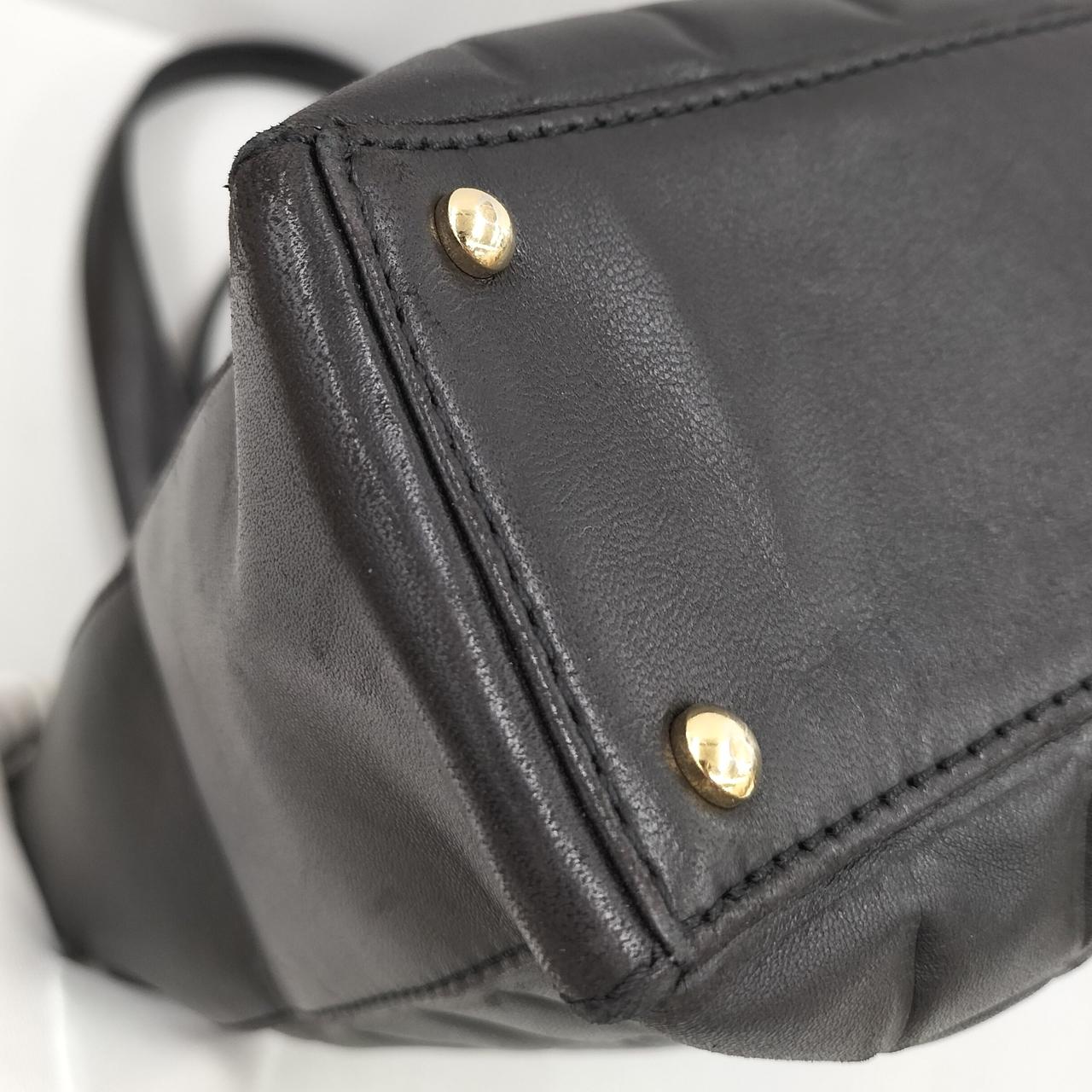 左右共に底と角傷あります。