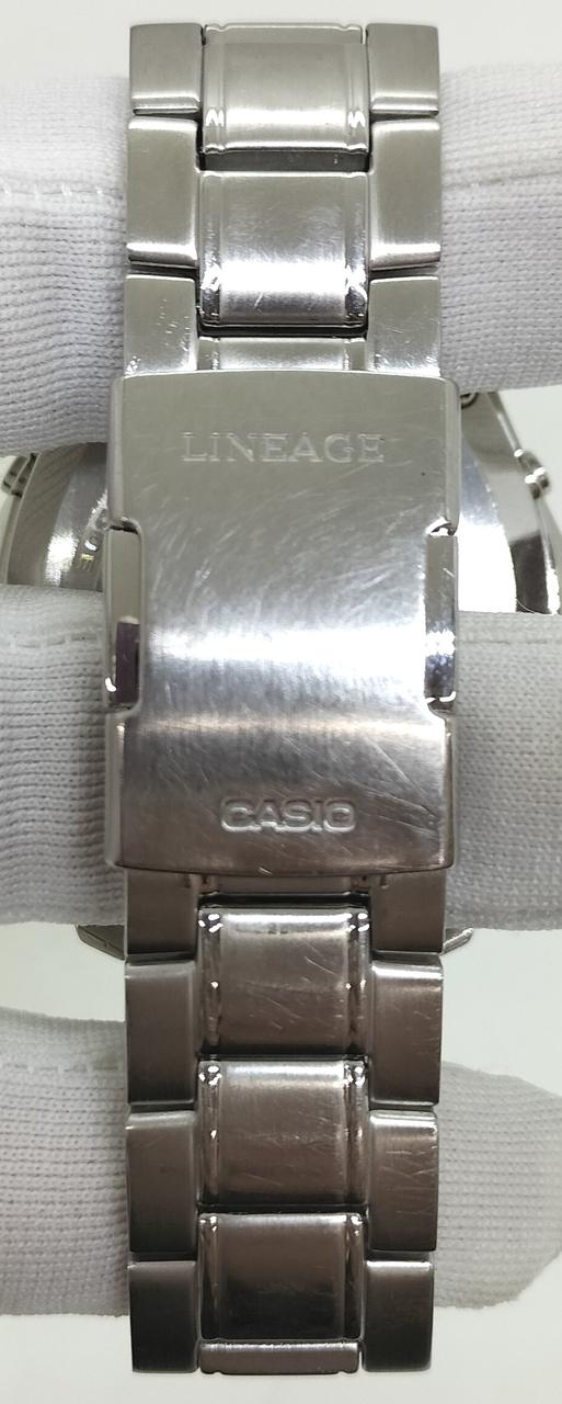 ベルト部分、使用に伴うキズあります。