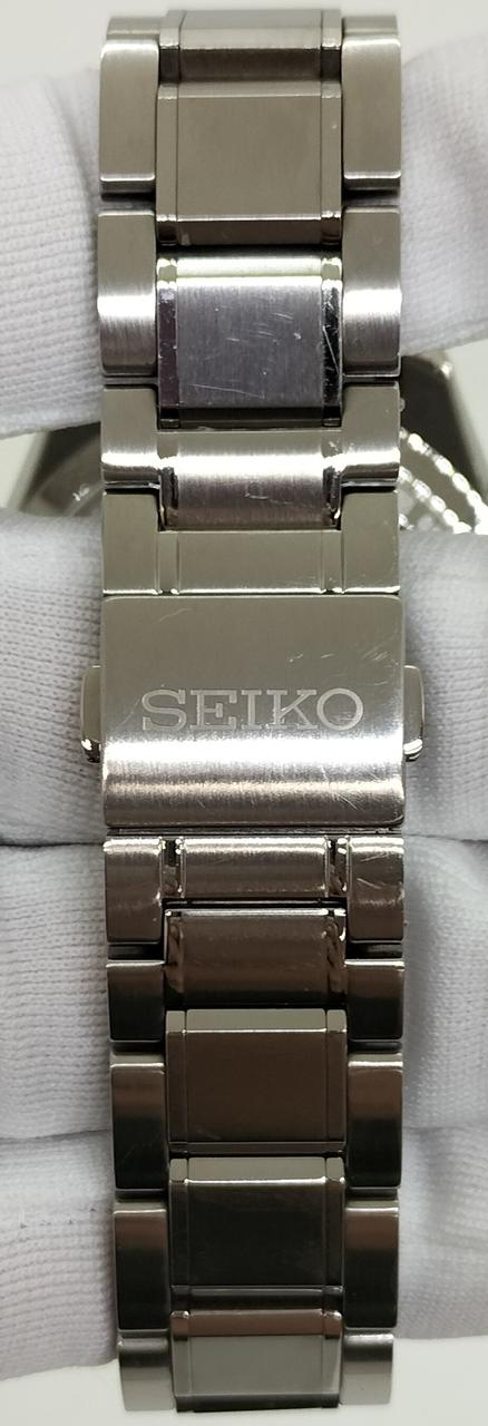 ベルト部分、使用に伴うキズあります。