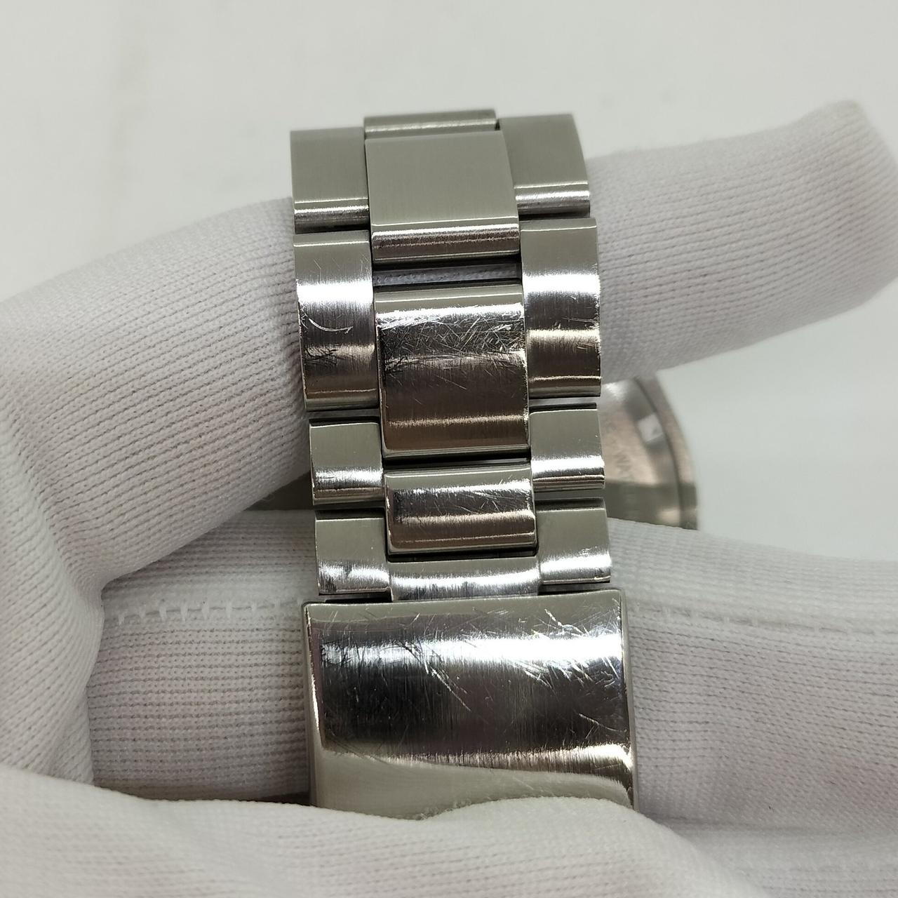 全体的に細かな傷あります。