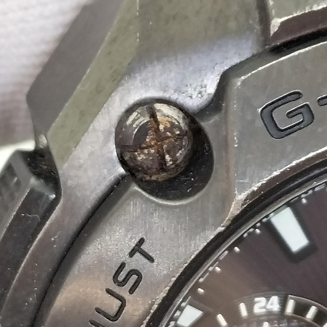 ネジ錆びてます。