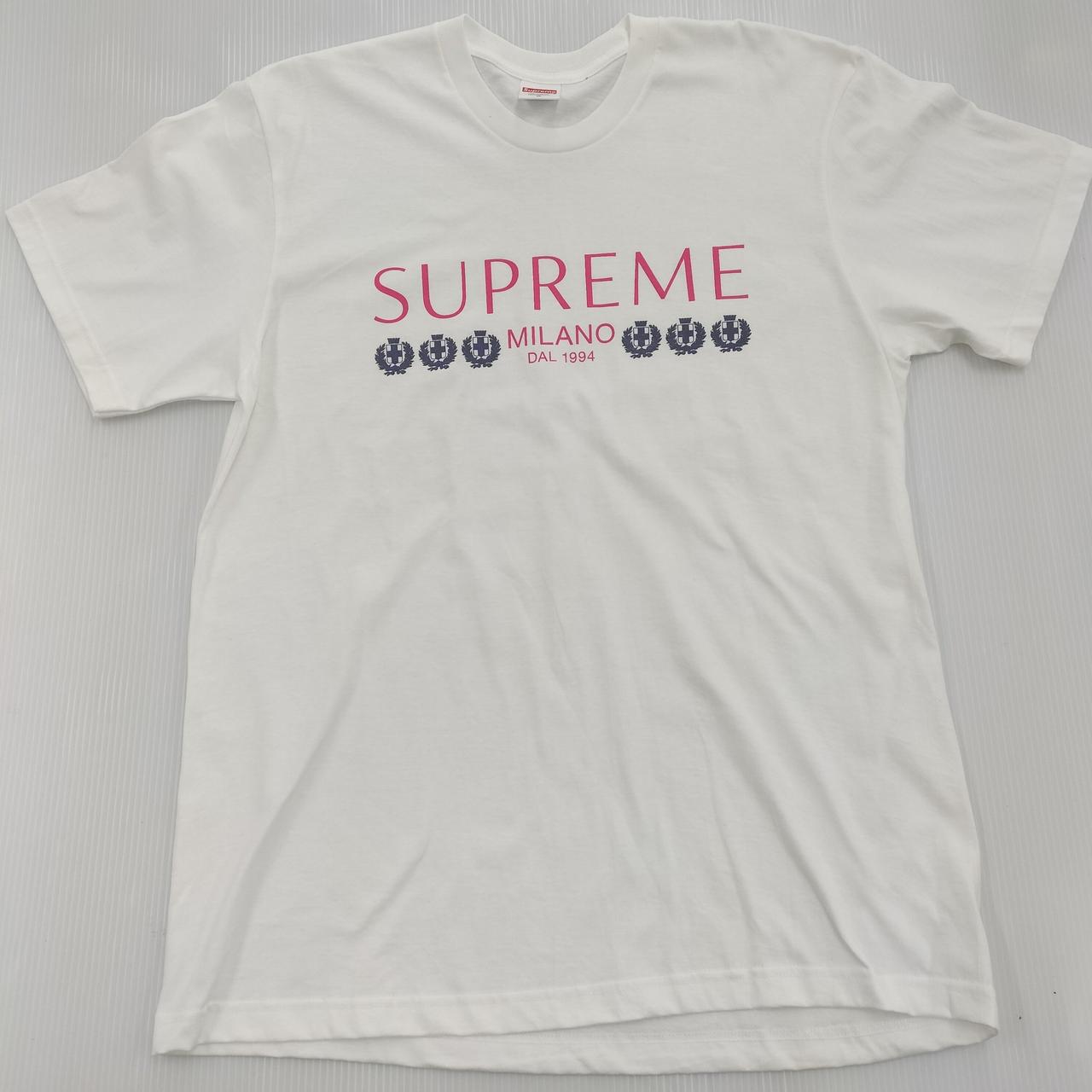 防犯タグつけているため小さい穴あります。