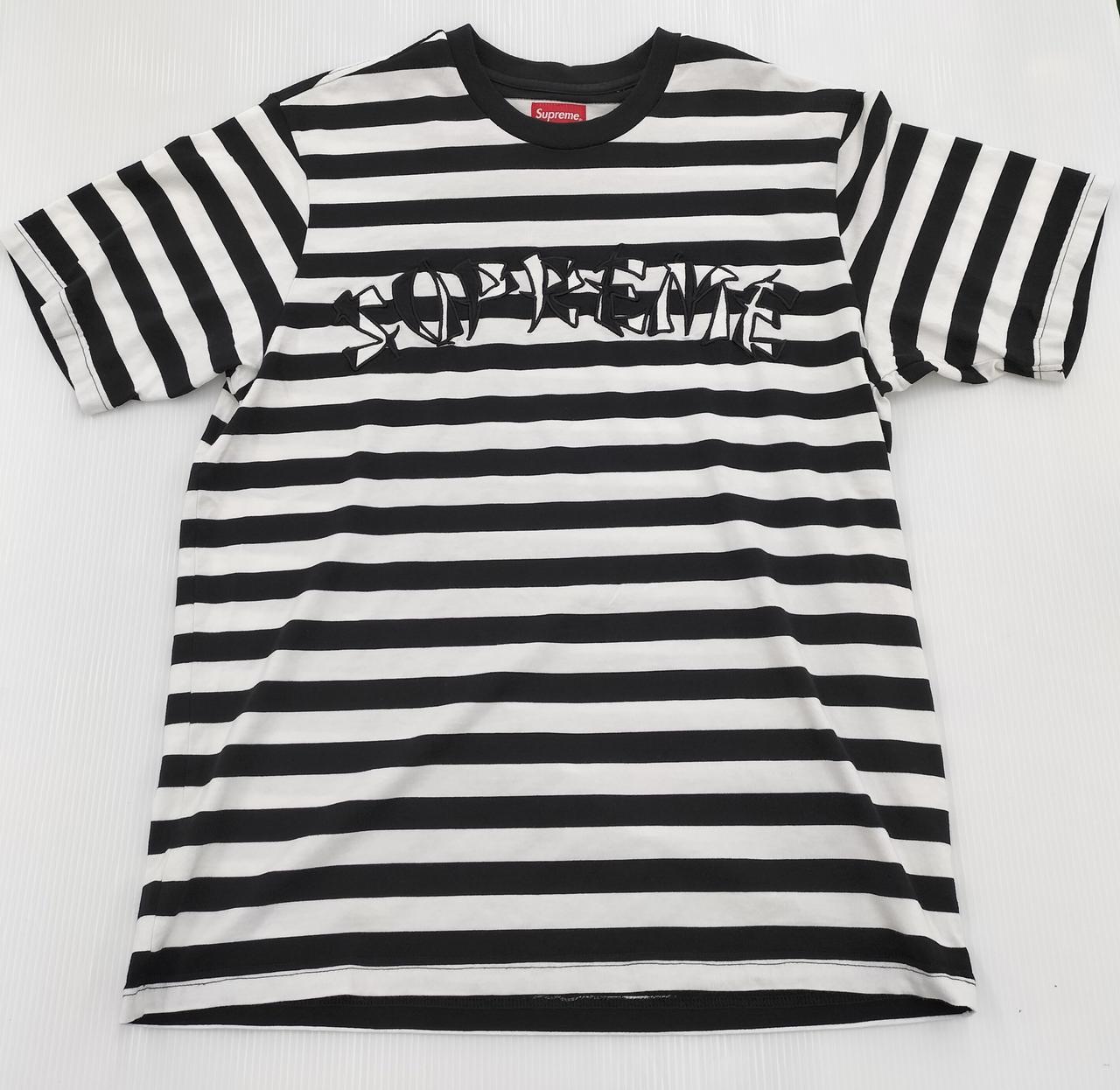 防犯タグつけているため1箇所穴開いてます