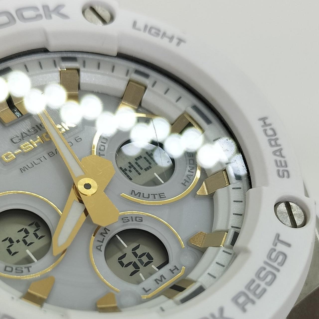 ガラスに1箇所傷あります。