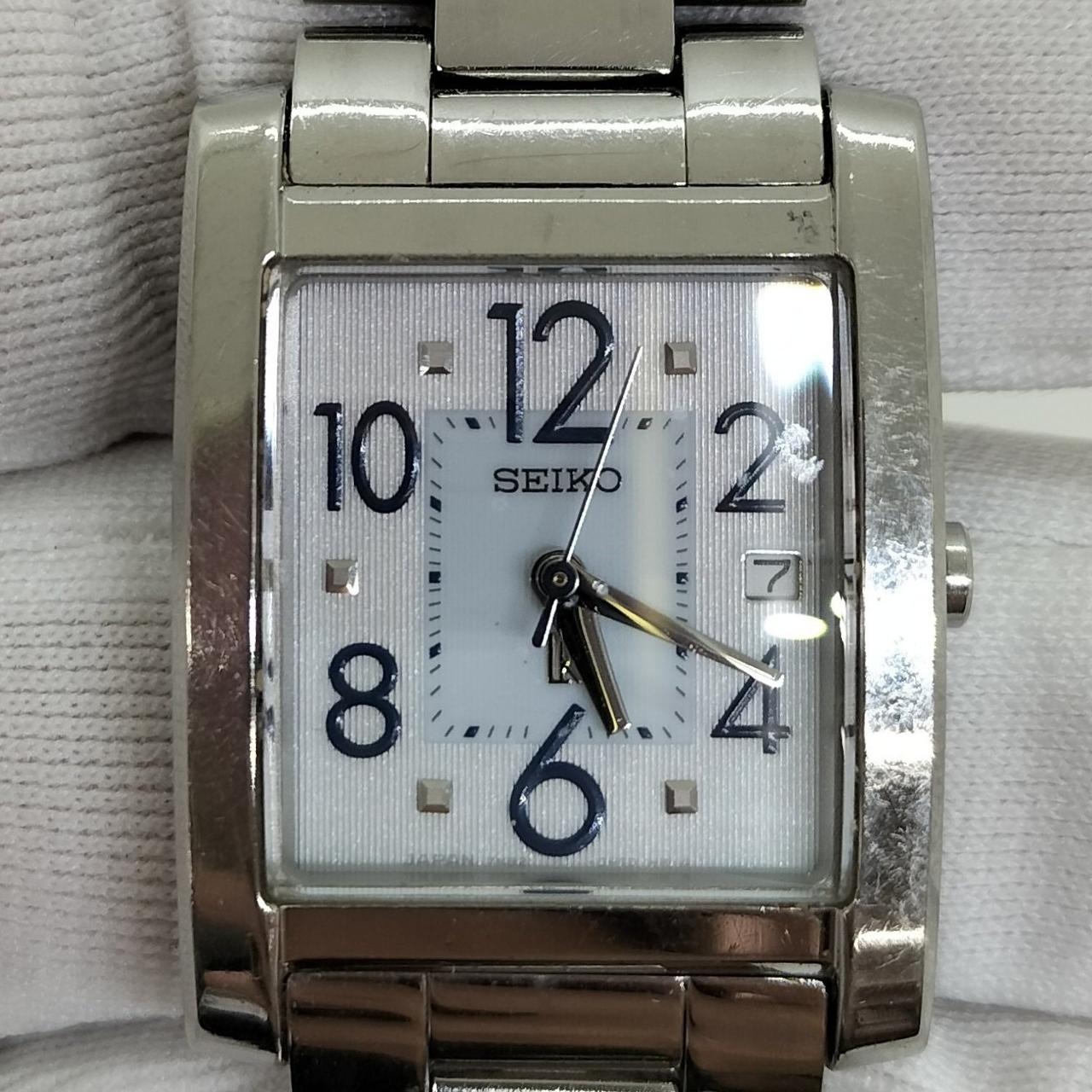 ガラス周りも傷あります。