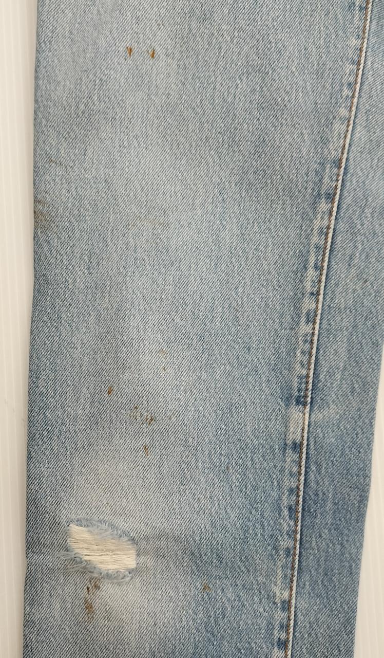 右足側にダメージ、汚れあります。