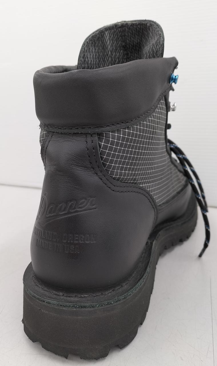 左足のかかとです。