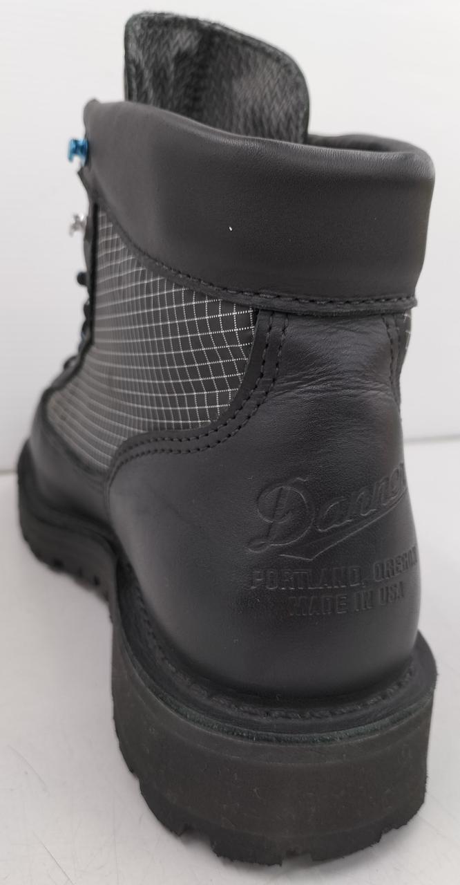 右足のかかとです。