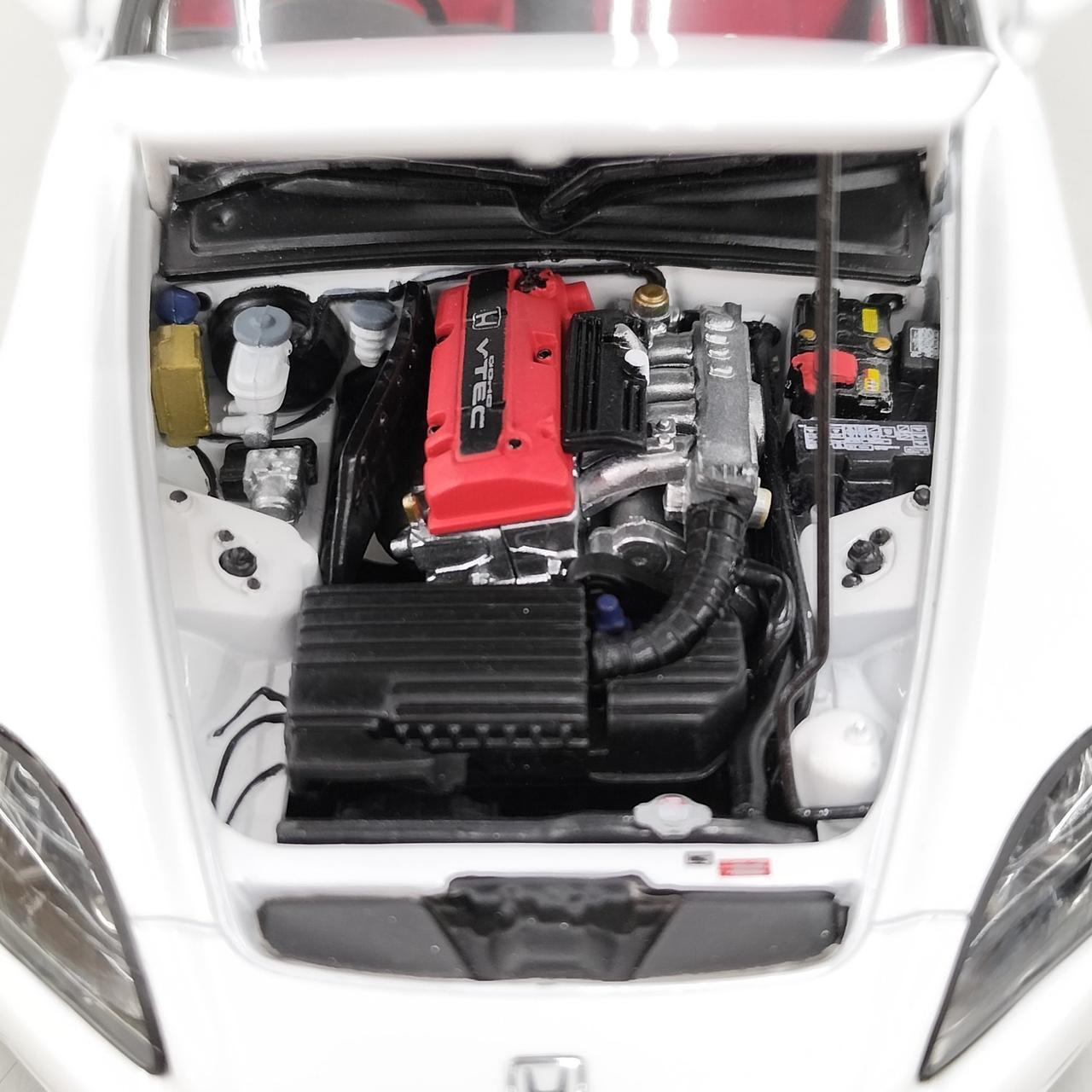 エンジンルームも細かく再現されております