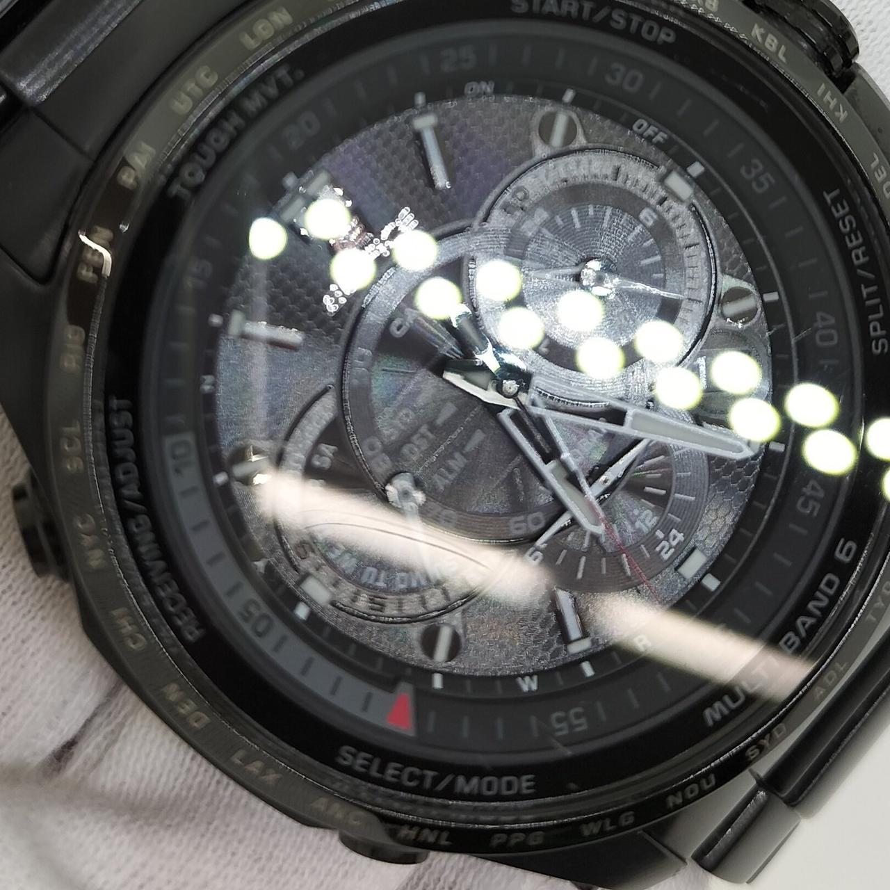 ガラス部分にも傷あります。