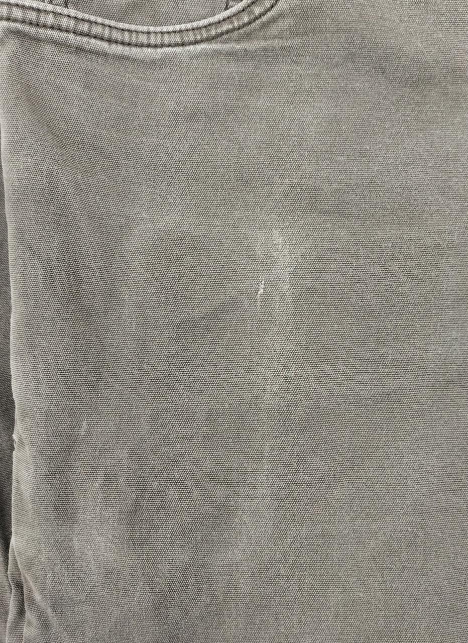 右足、太もも付近に擦れあります。