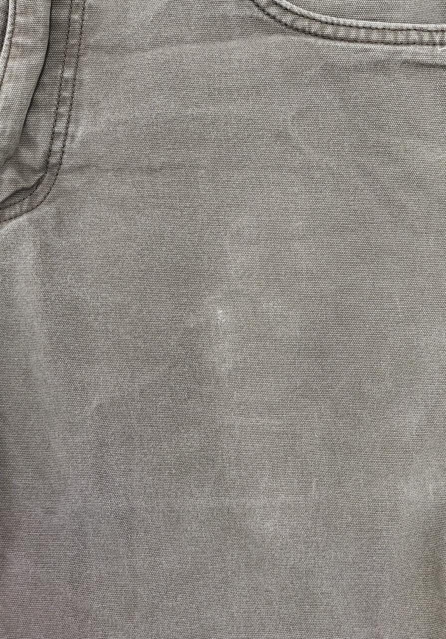 左足、太もも付近にも若干の擦れあります。