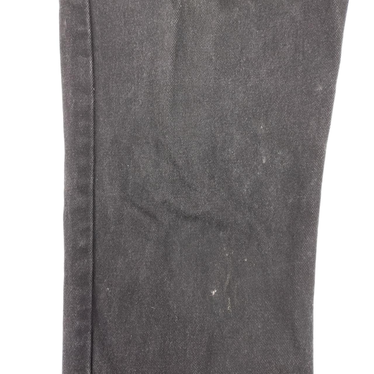 右足脛付近にも汚れあり。