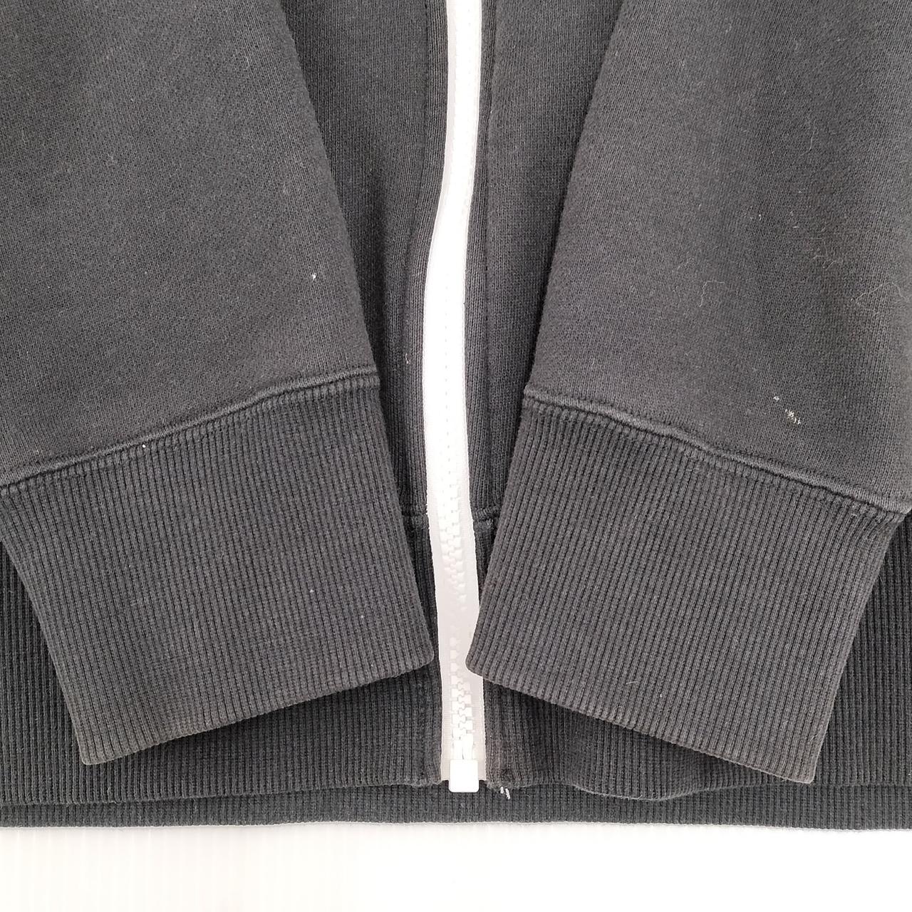 袖付近に汚れあります。