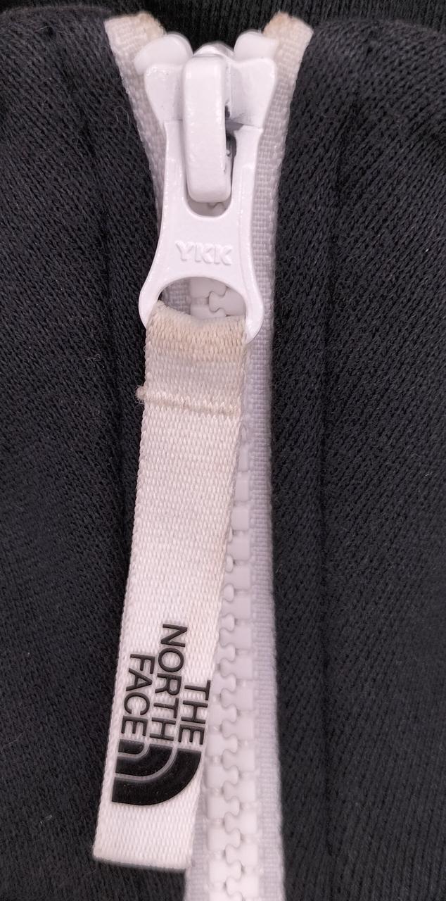 ファスナー付近に汚れあります。