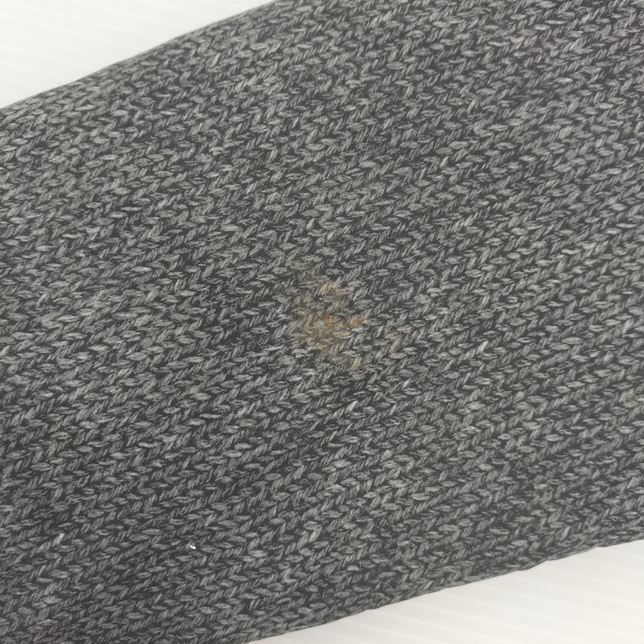 右腕に1箇所汚れあります。