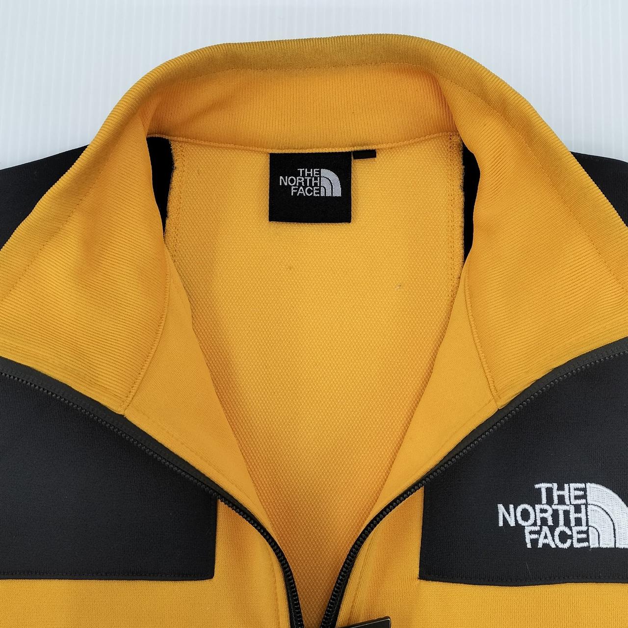 首周り内側に汚れあります。