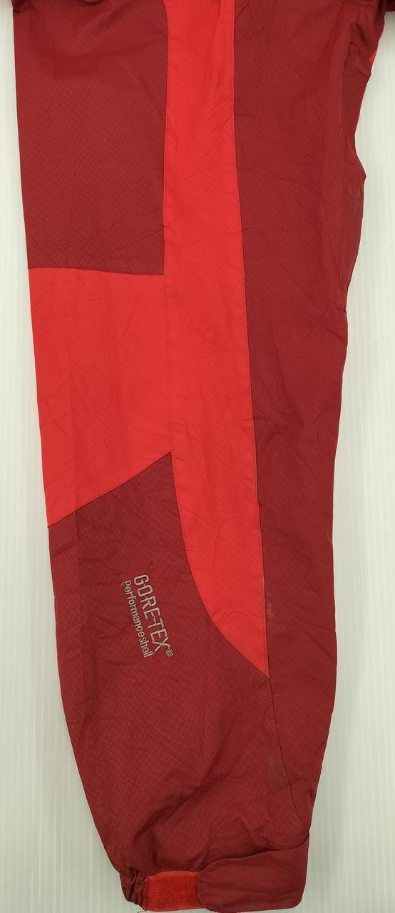 右腕にも全体的に汚れあります。