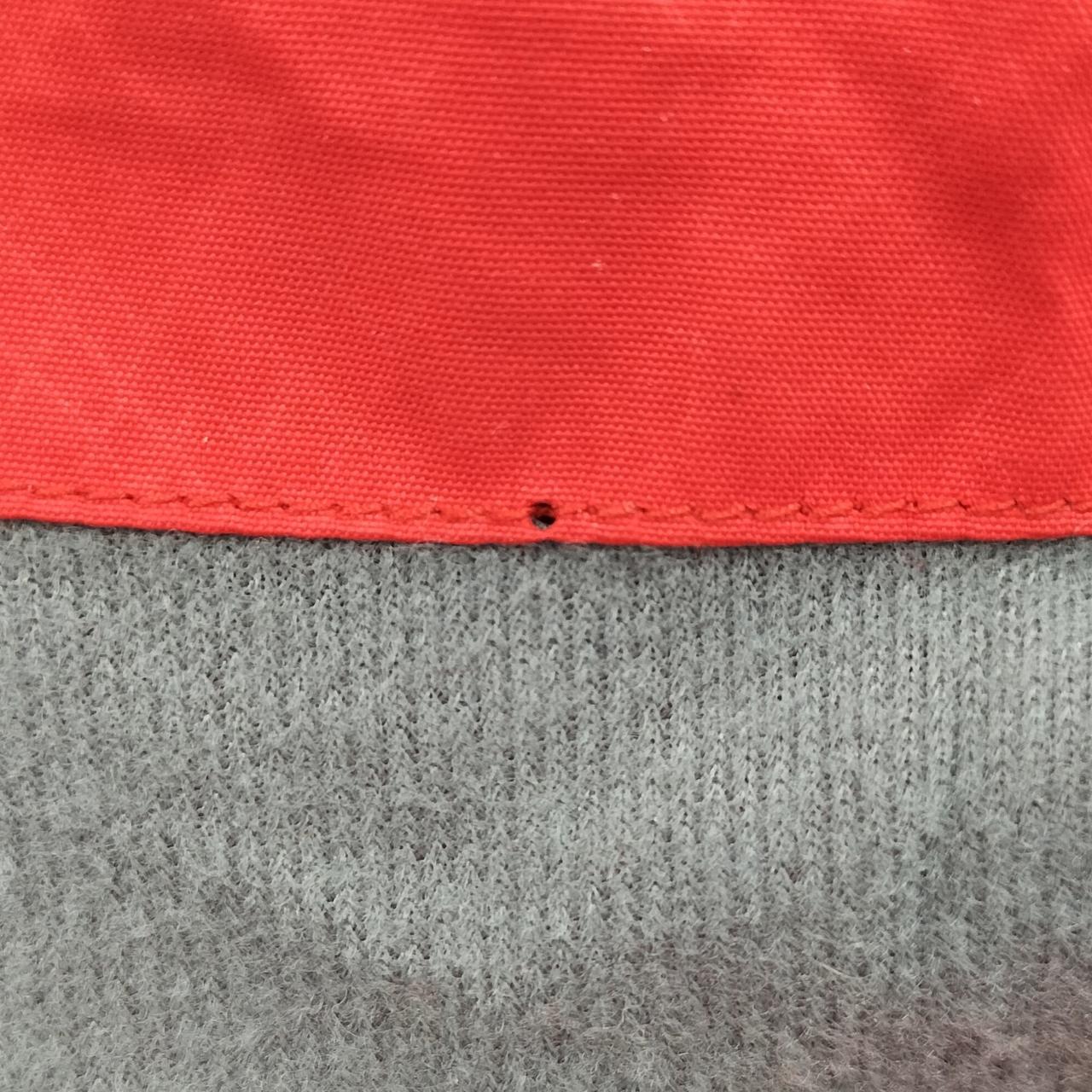 防犯タグつけているため穴あります。