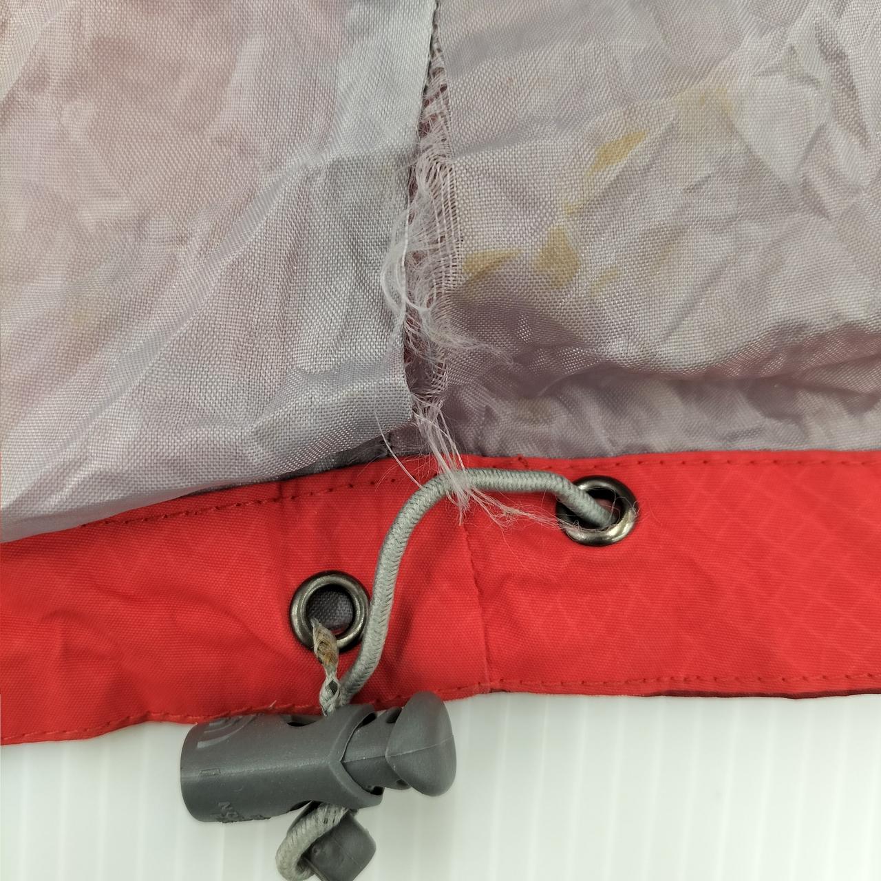 内側に汚れ、破れあります。