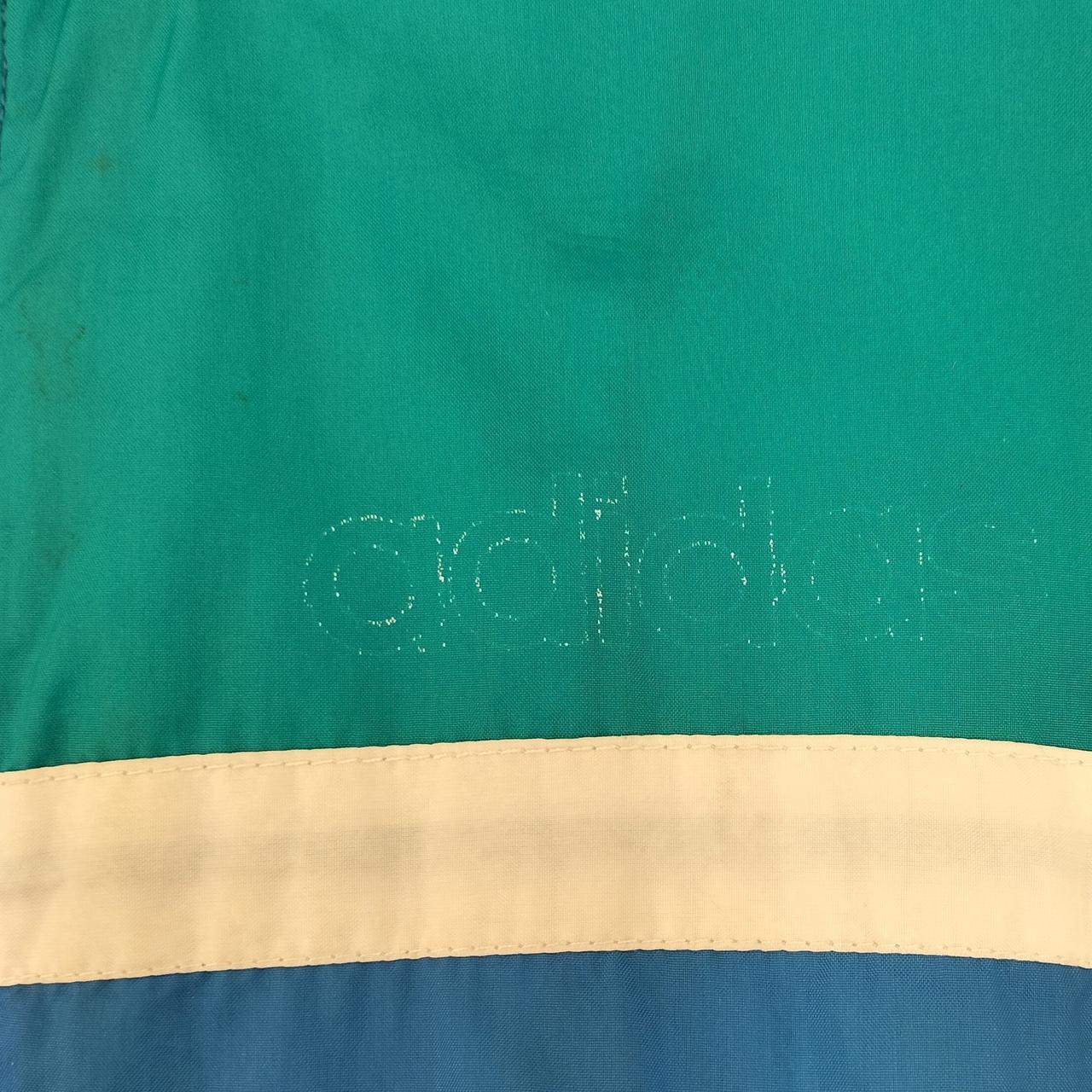 ブランドロゴは消えてしまっています。