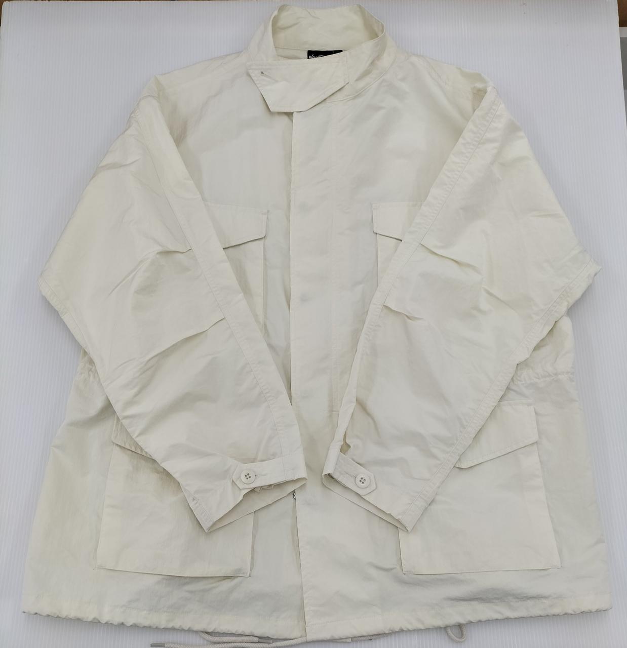 ※真っ白ではございません。