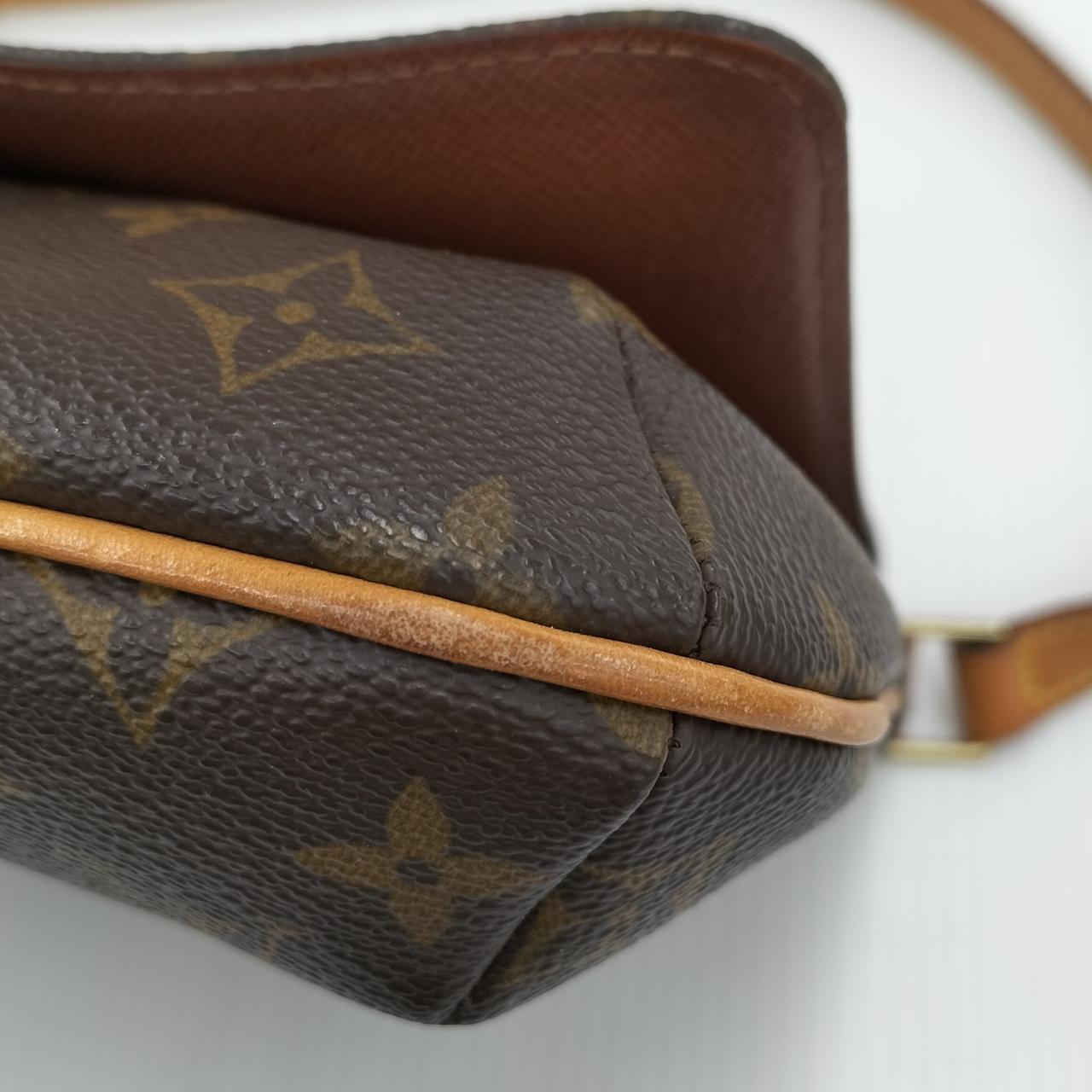 角擦れあります。