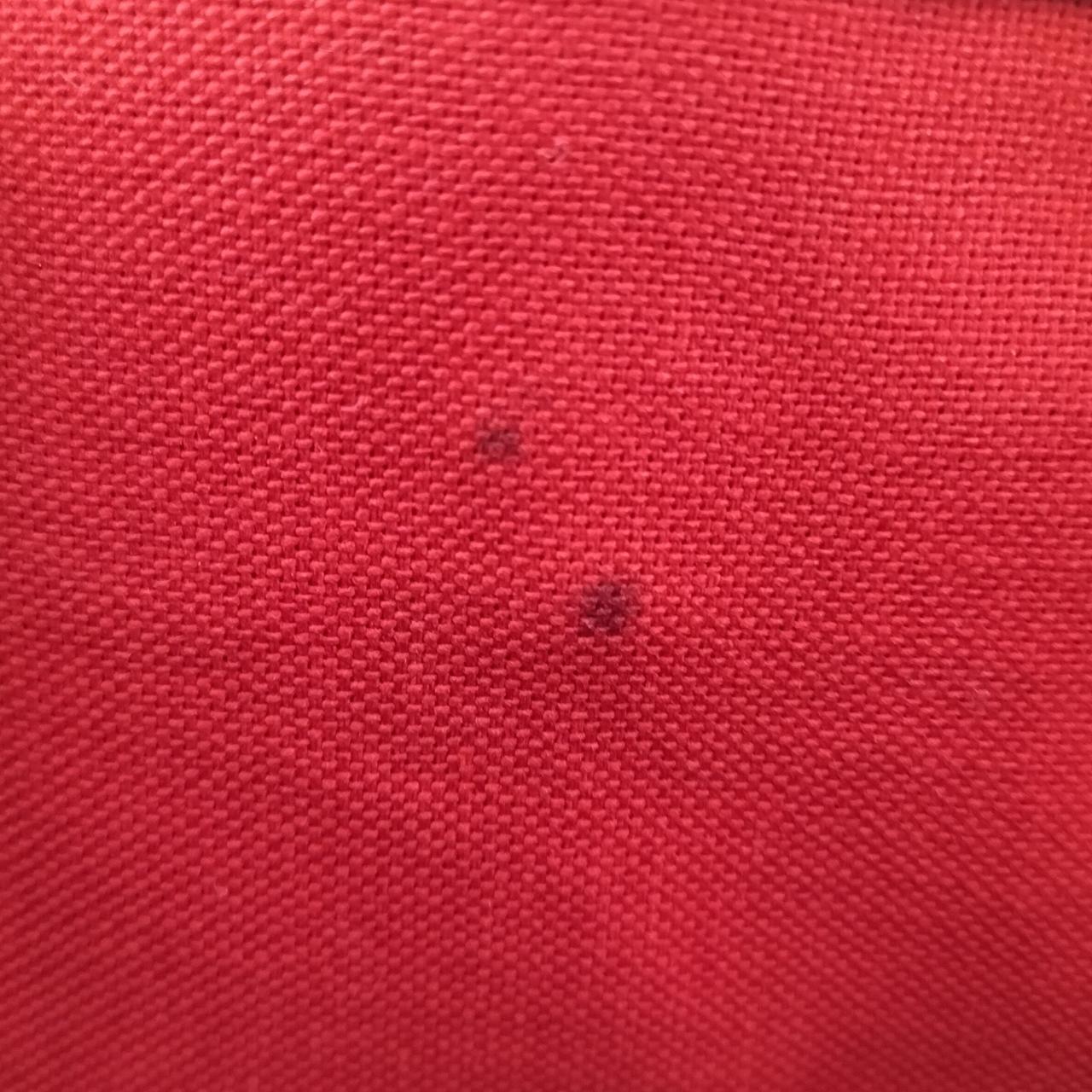 内側に汚れあり。