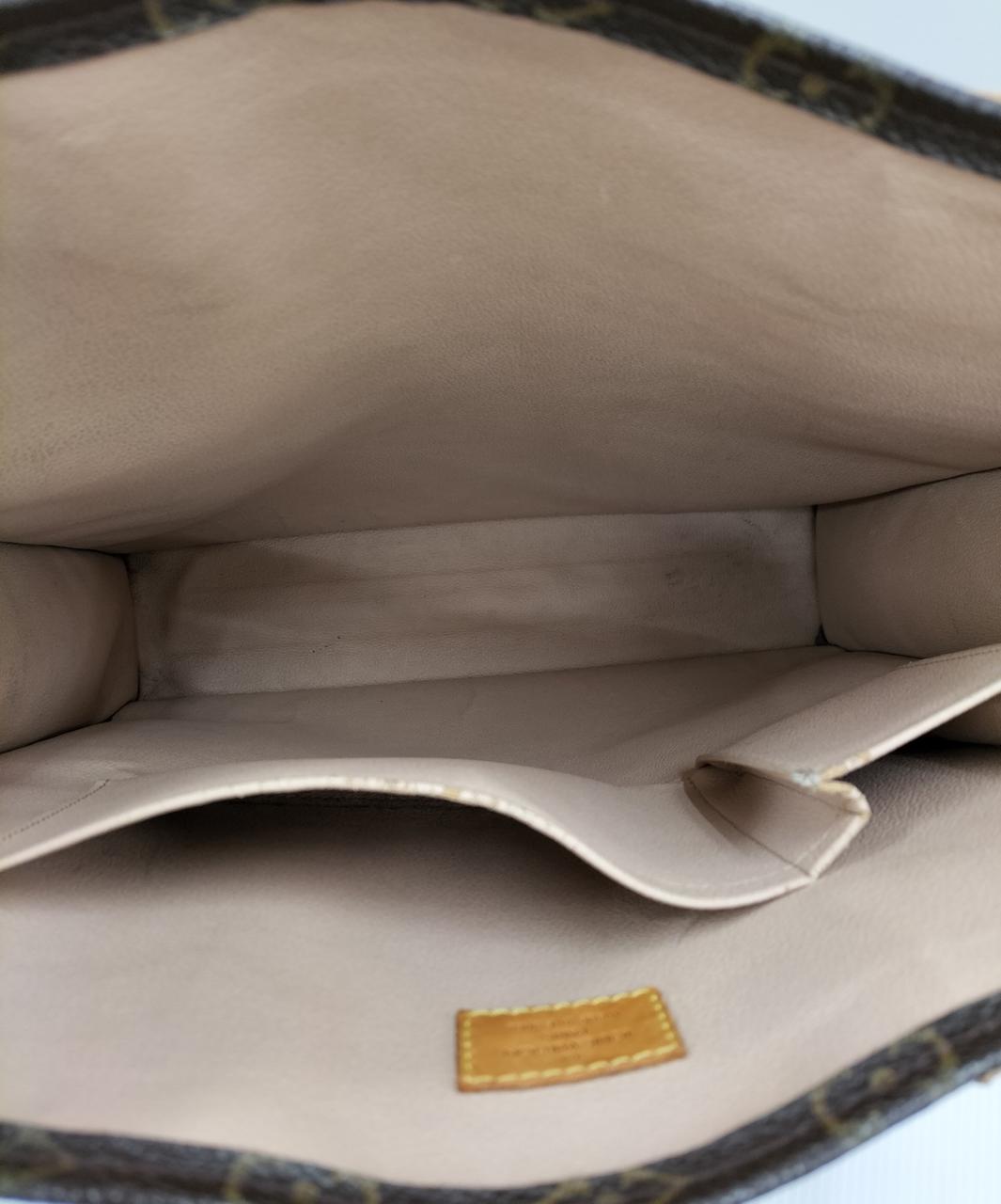 内側、汚れあります。