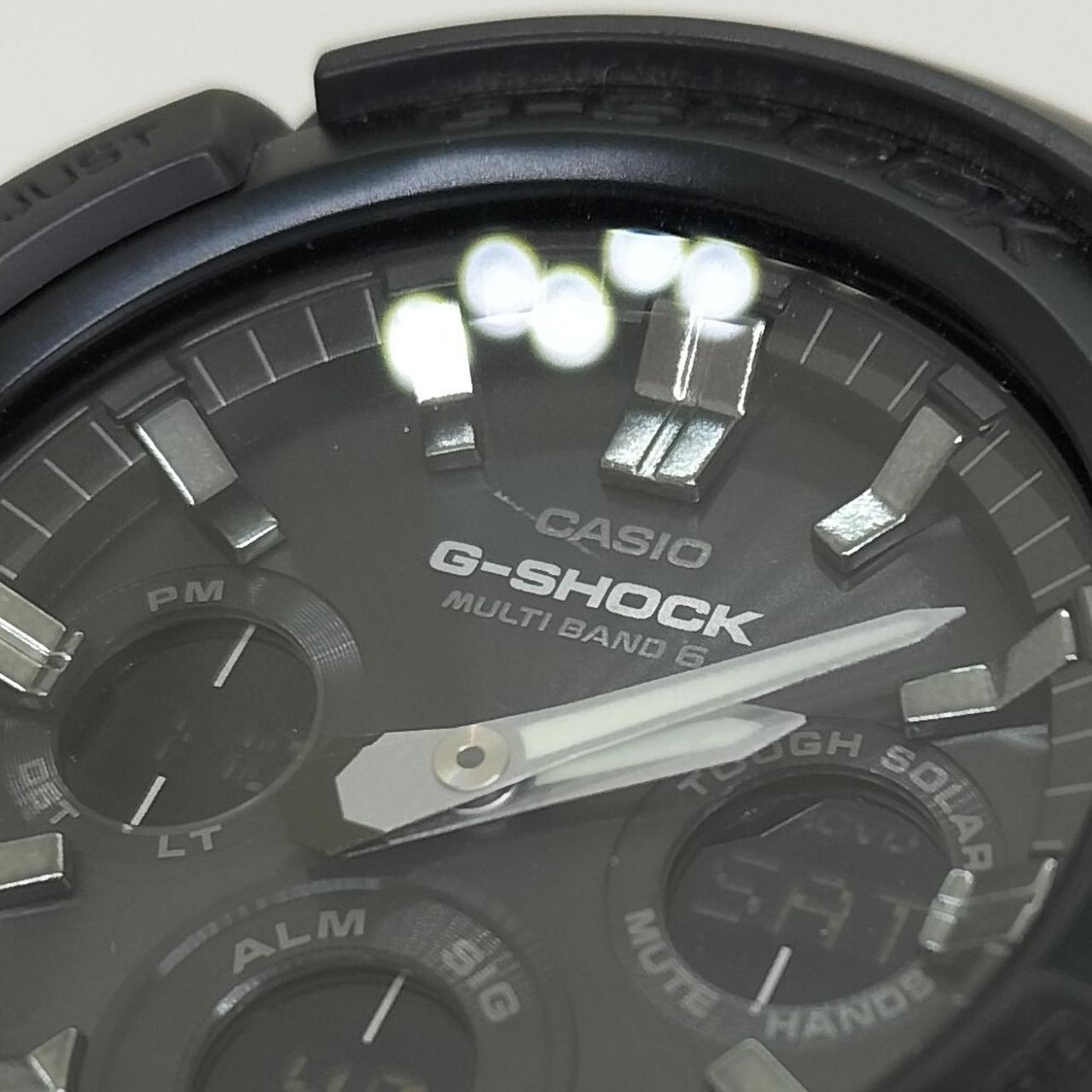 ガラスに傷あります。