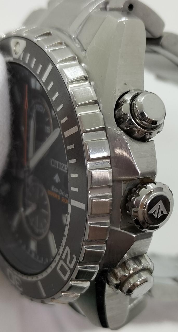 こちらにも傷あります。