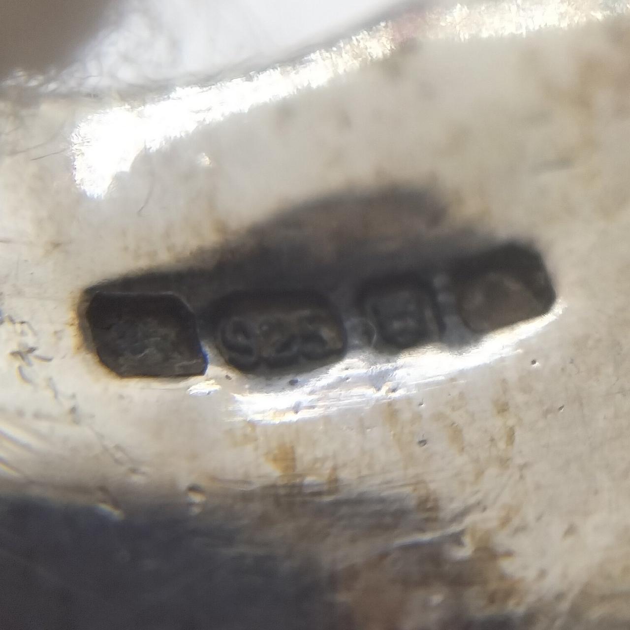 わかりづらいですが925の刻印あります。