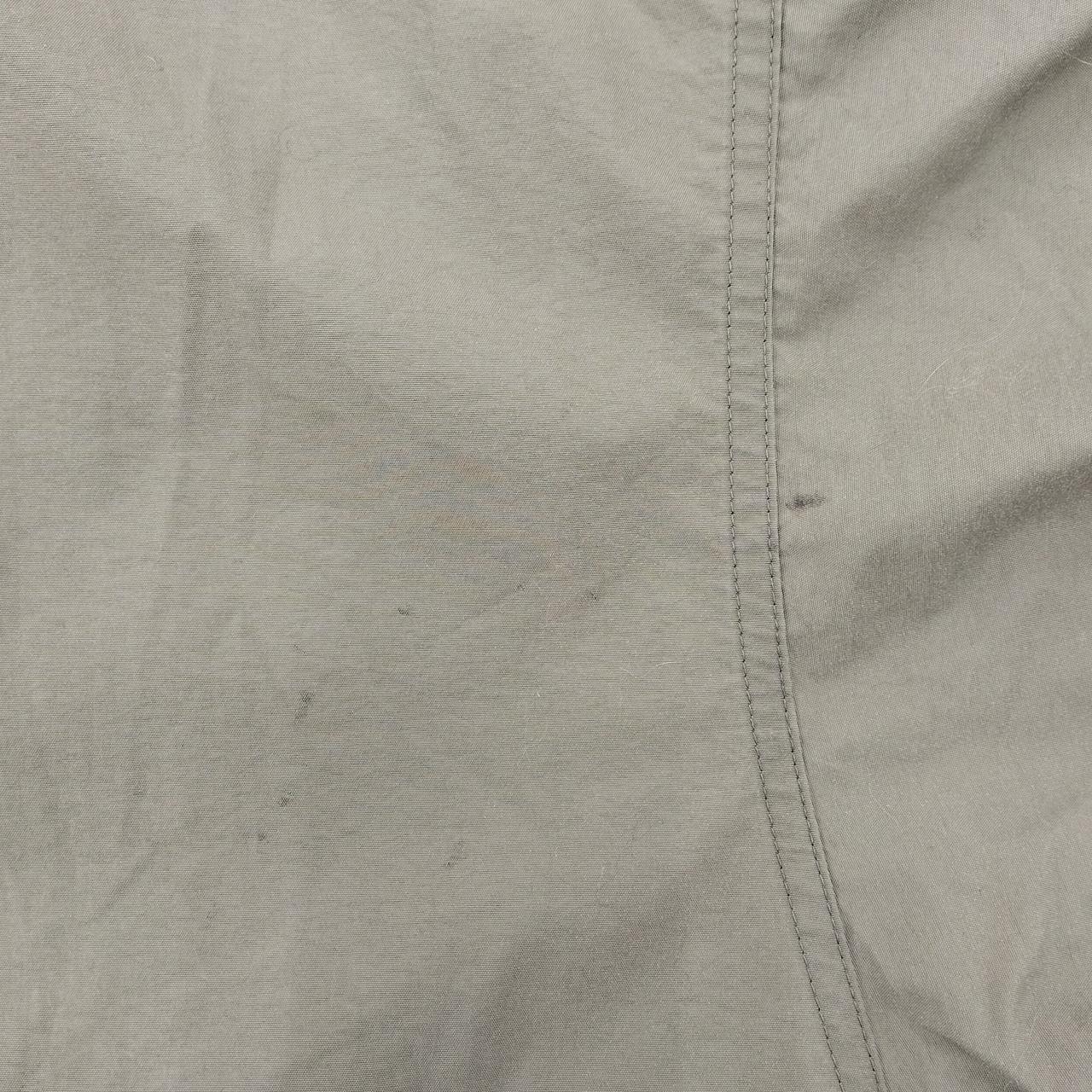 左胸に汚れあります。