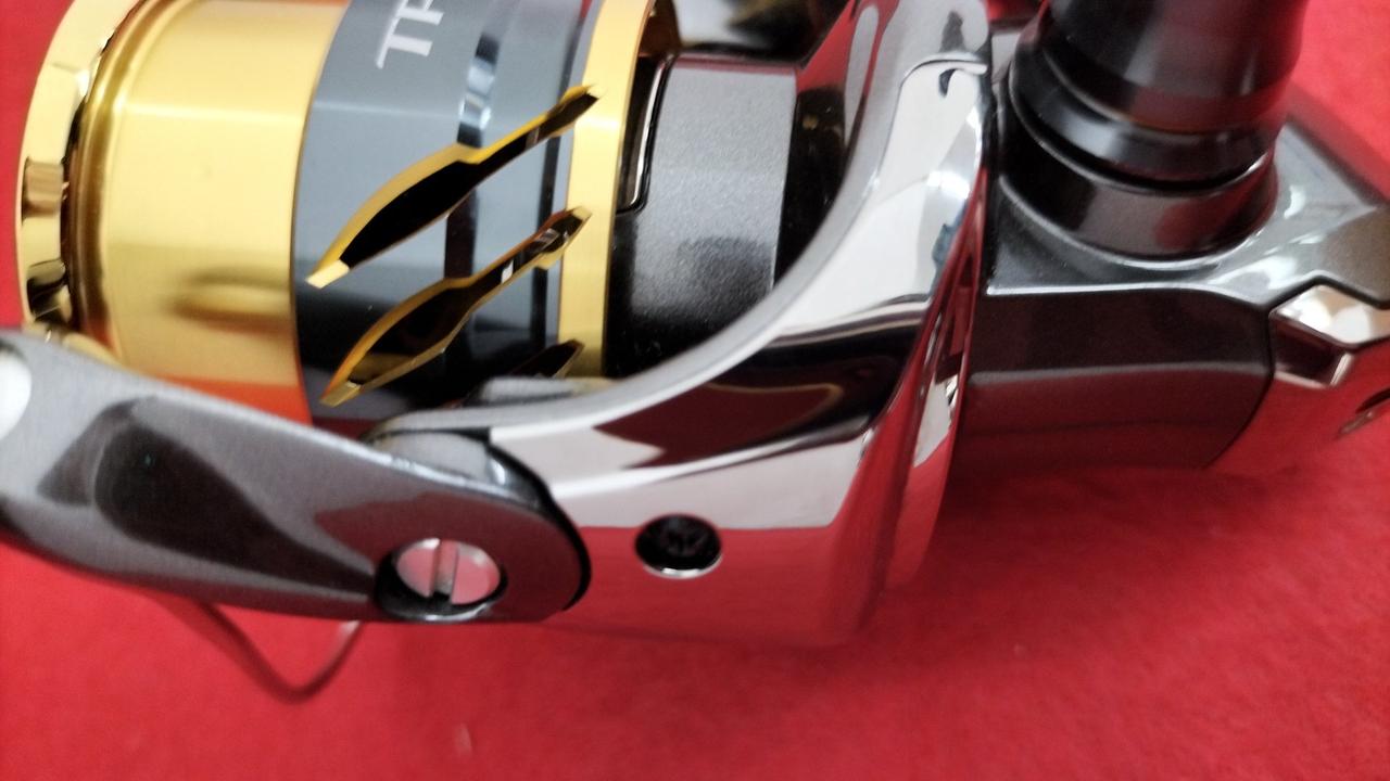 シマノ(SHIMANO)|20ツインパワー C2000S※ノブカスタム品|HARDOFF